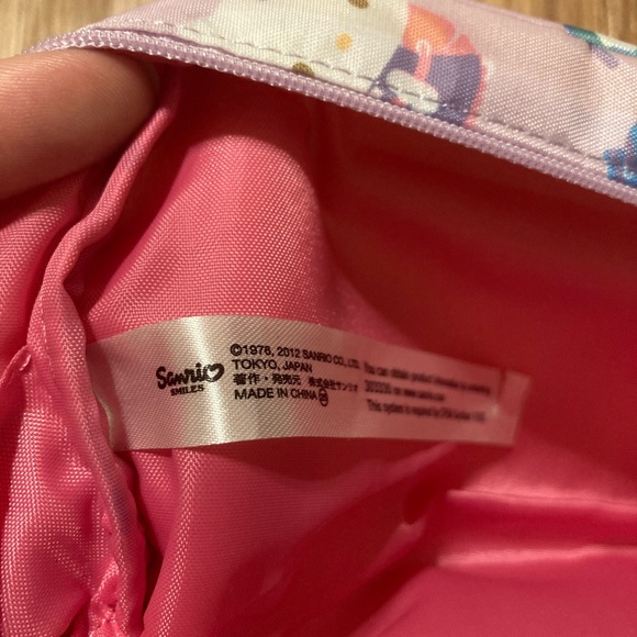 Hello Kitty Pencil Case - Picture 3 of 3